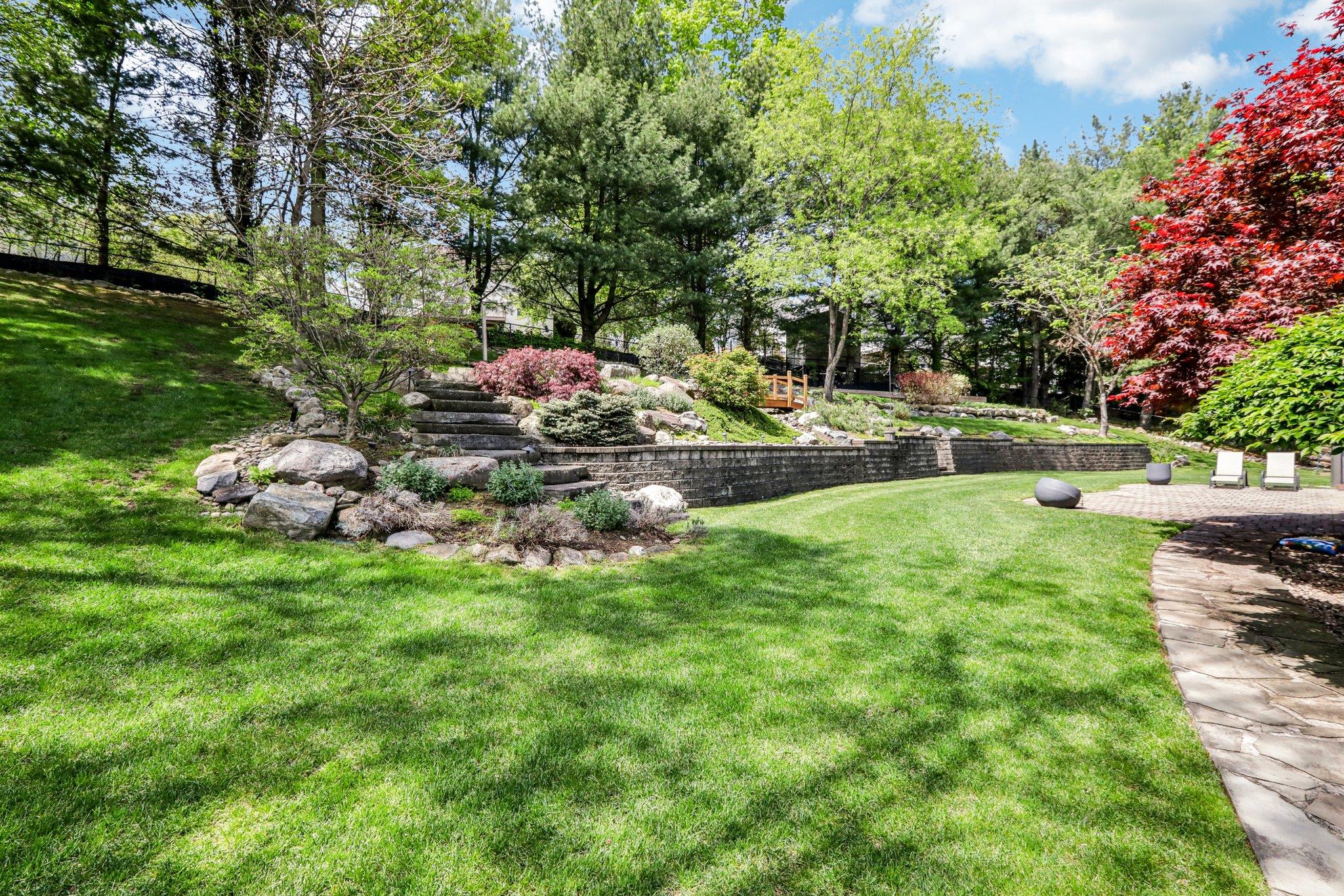 9 Carriage Lane, Nanuet, New York image 3