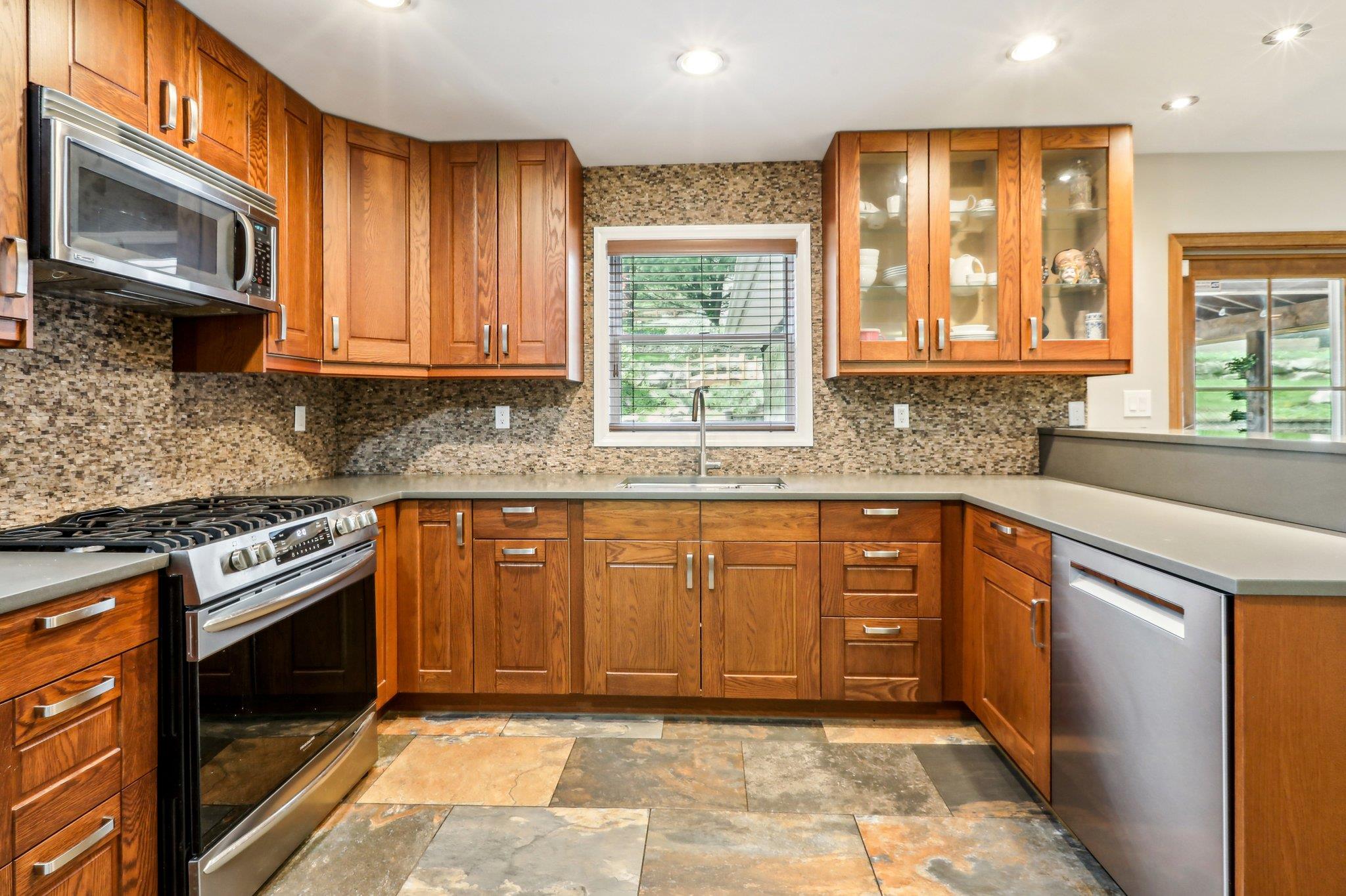 9 Carriage Lane, Nanuet, New York image 10