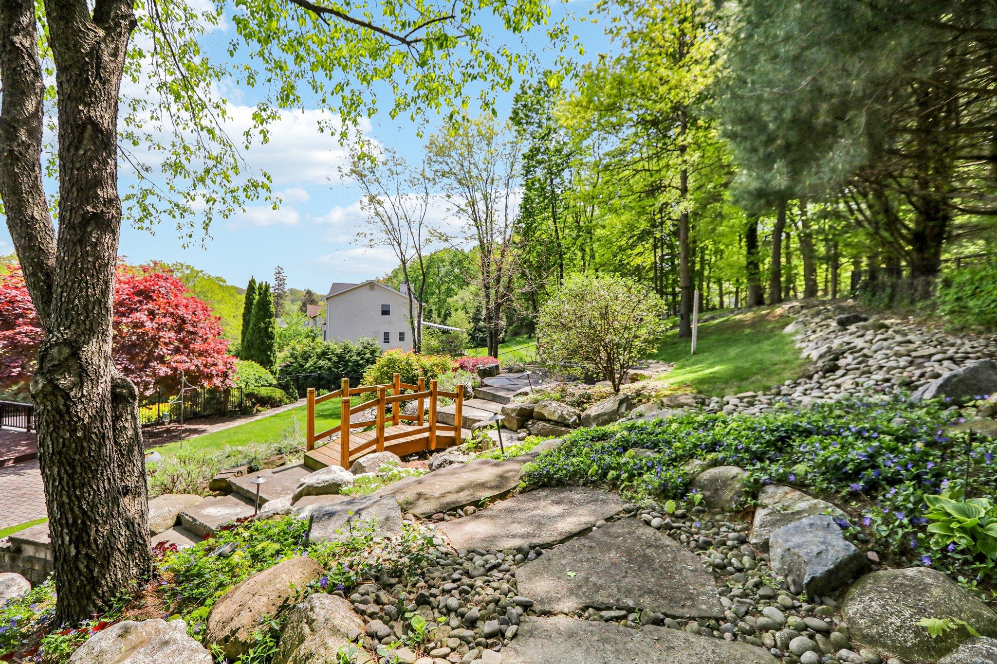 9 Carriage Lane, Nanuet, New York image 33