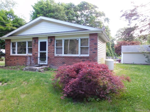 Homes For Sale - 40 Wood Road<br/> Centereach, NY 11720