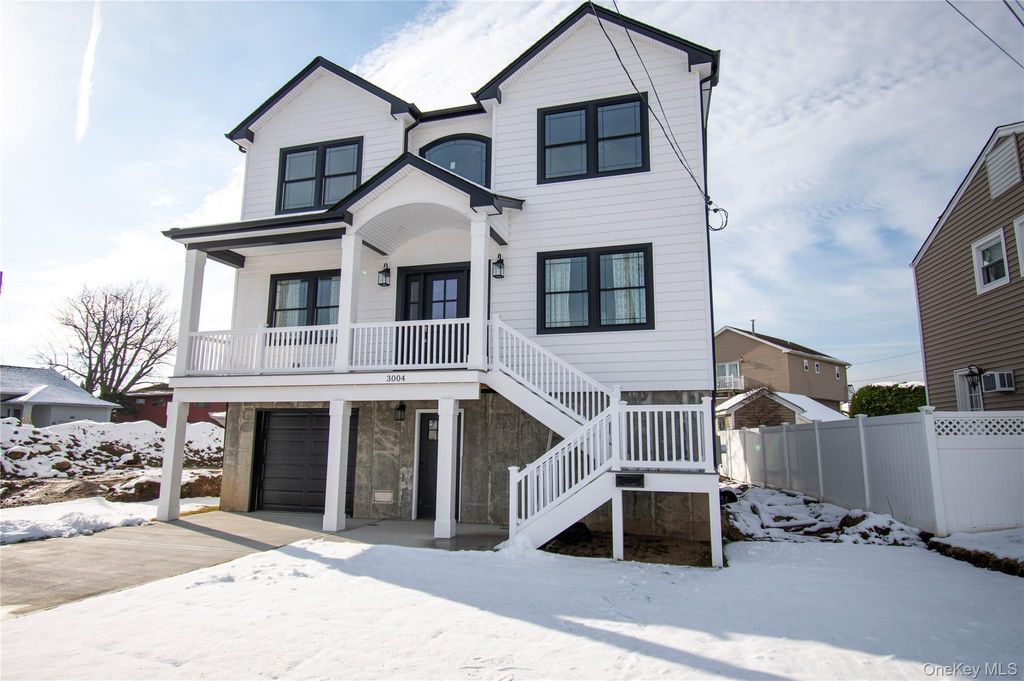 Photo of 3004 Harbor Street, Baldwin Harbor, NY 11510 (MLS # 950714)