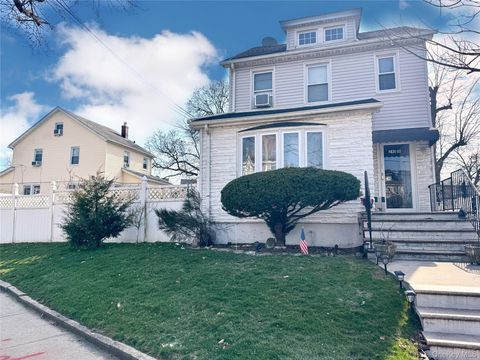 Homes For Sale - 240-18 Edgewood Street<br/> Queens County, Rosedale, NY 11422