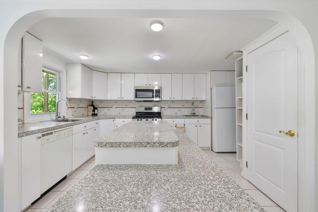 50 New Pomona Road, Suffern, New York image 9