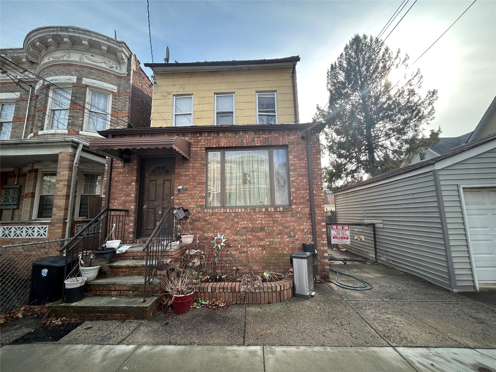 Property for Sale at 85th Drive Dr, Woodhaven, Queens, NY - Bedrooms: 3 
Bathrooms: 2 
Rooms: 10  - $625,000