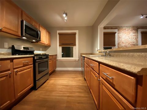Apartment For Rent - 81 Cannon Street<br/> Poughkeepsie, NY 12601