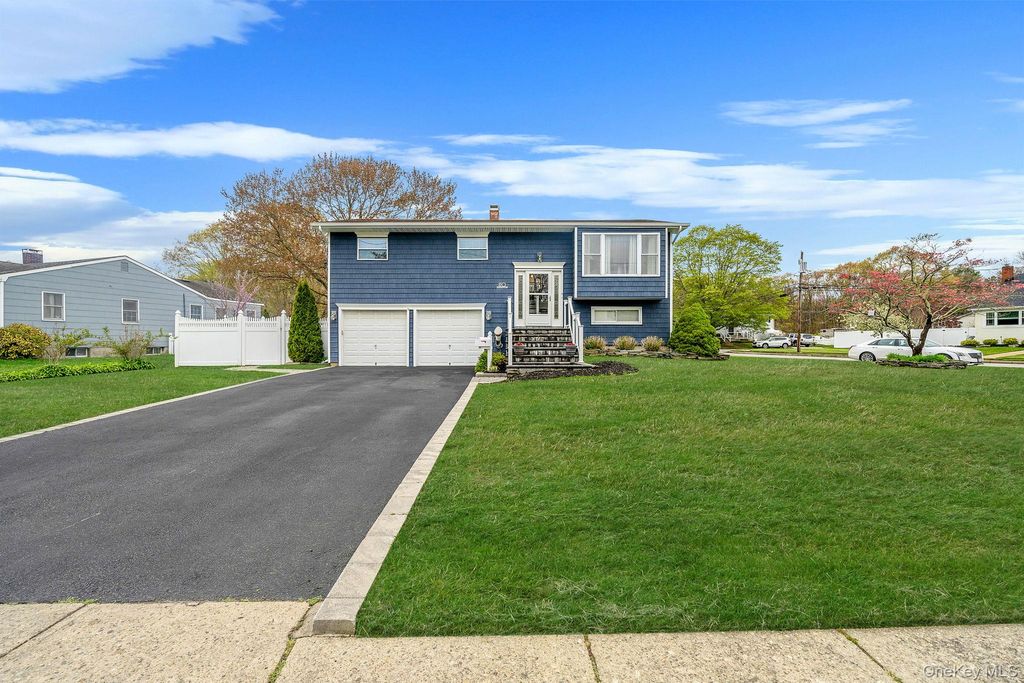 Photo of 110 Stephen Road, Bayport, NY 11705 (MLS # 992302)