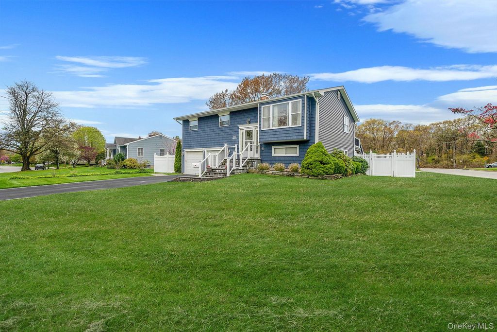Photo of 110 Stephen Road, Bayport, NY 11705 (MLS # 992302)