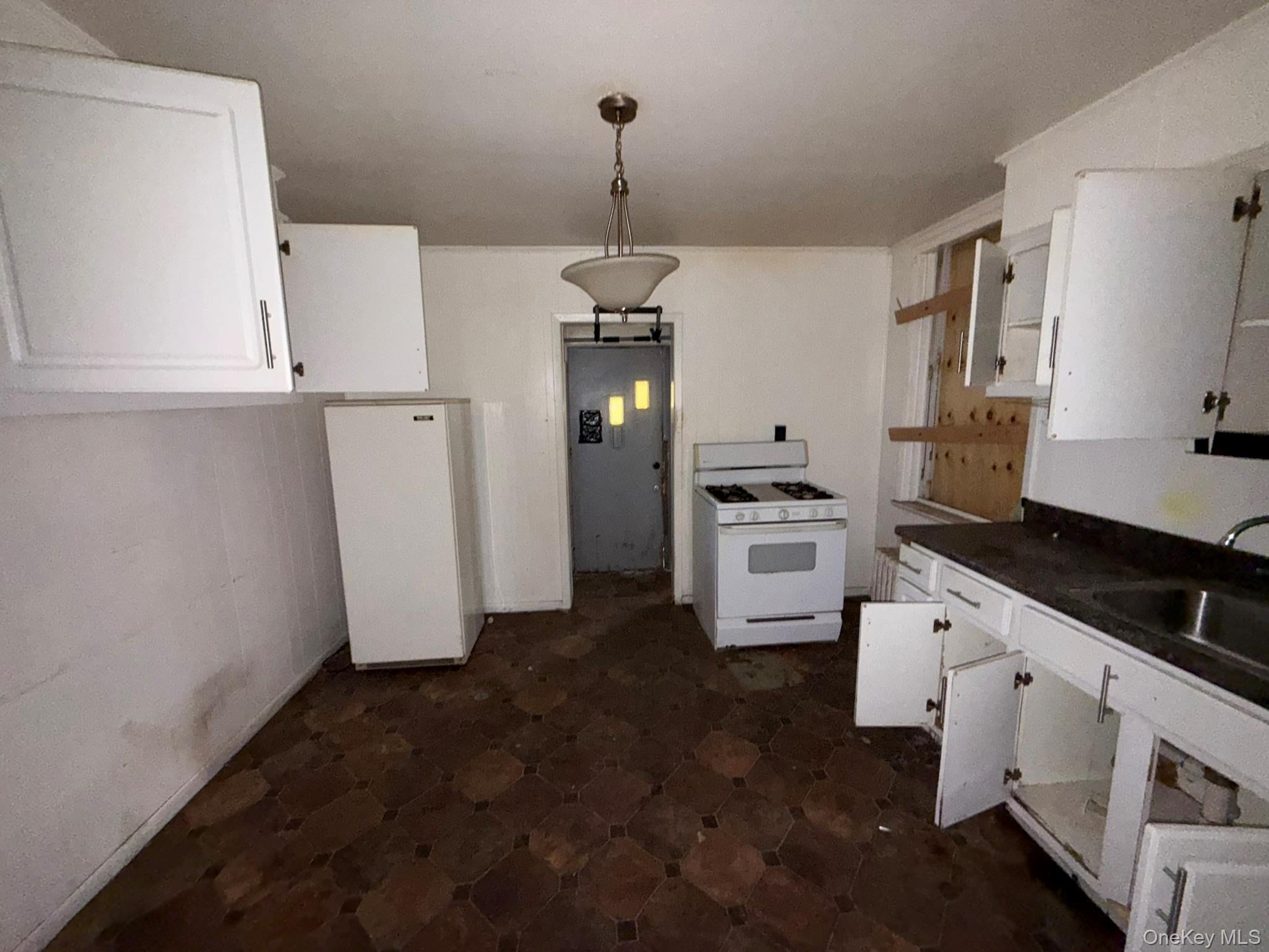332 S 6th Avenue