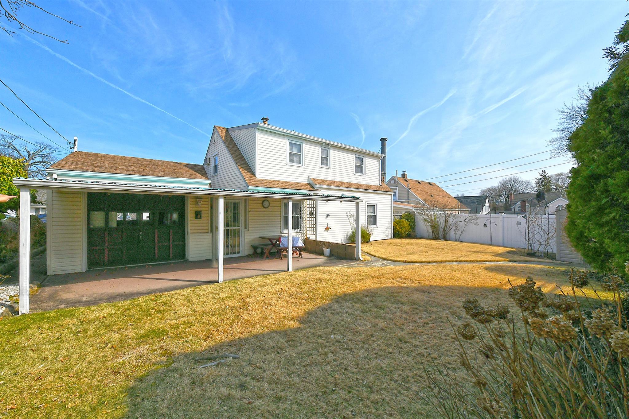 84 Knoll Lane, Levittown, New York image 20