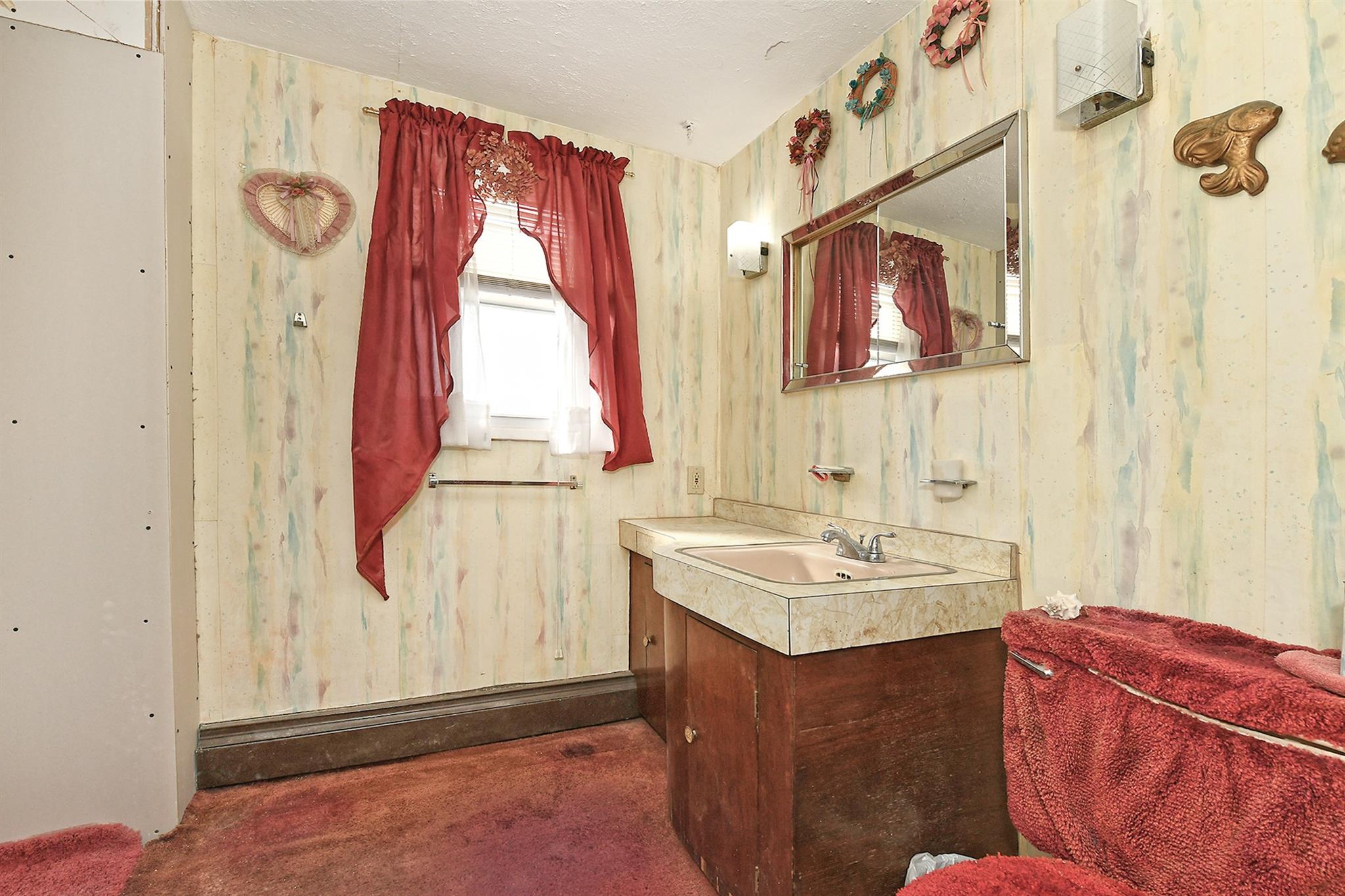84 Knoll Lane, Levittown, New York image 15