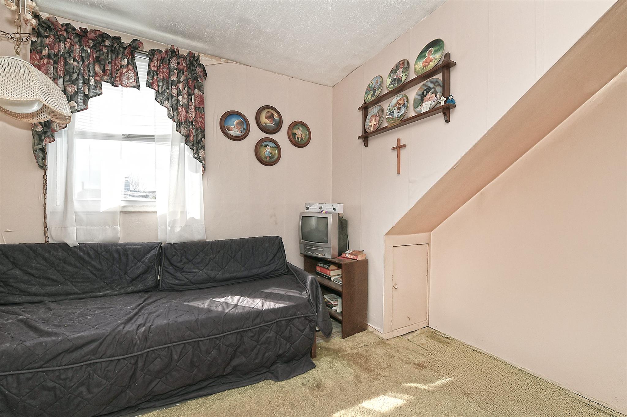 84 Knoll Lane, Levittown, New York image 16