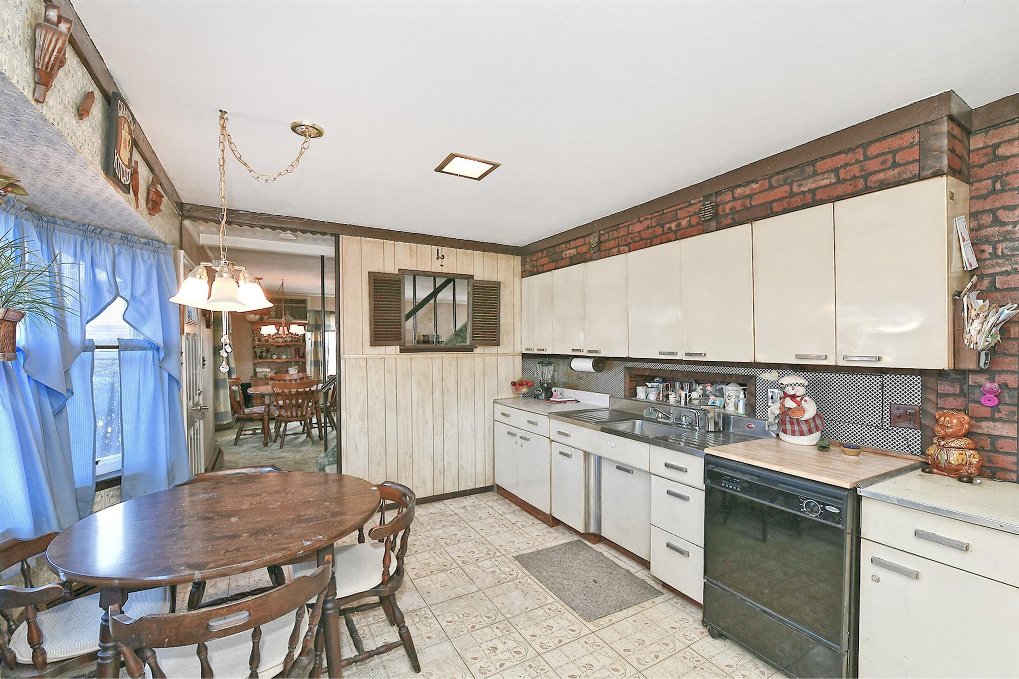 84 Knoll Lane, Levittown, New York image 10