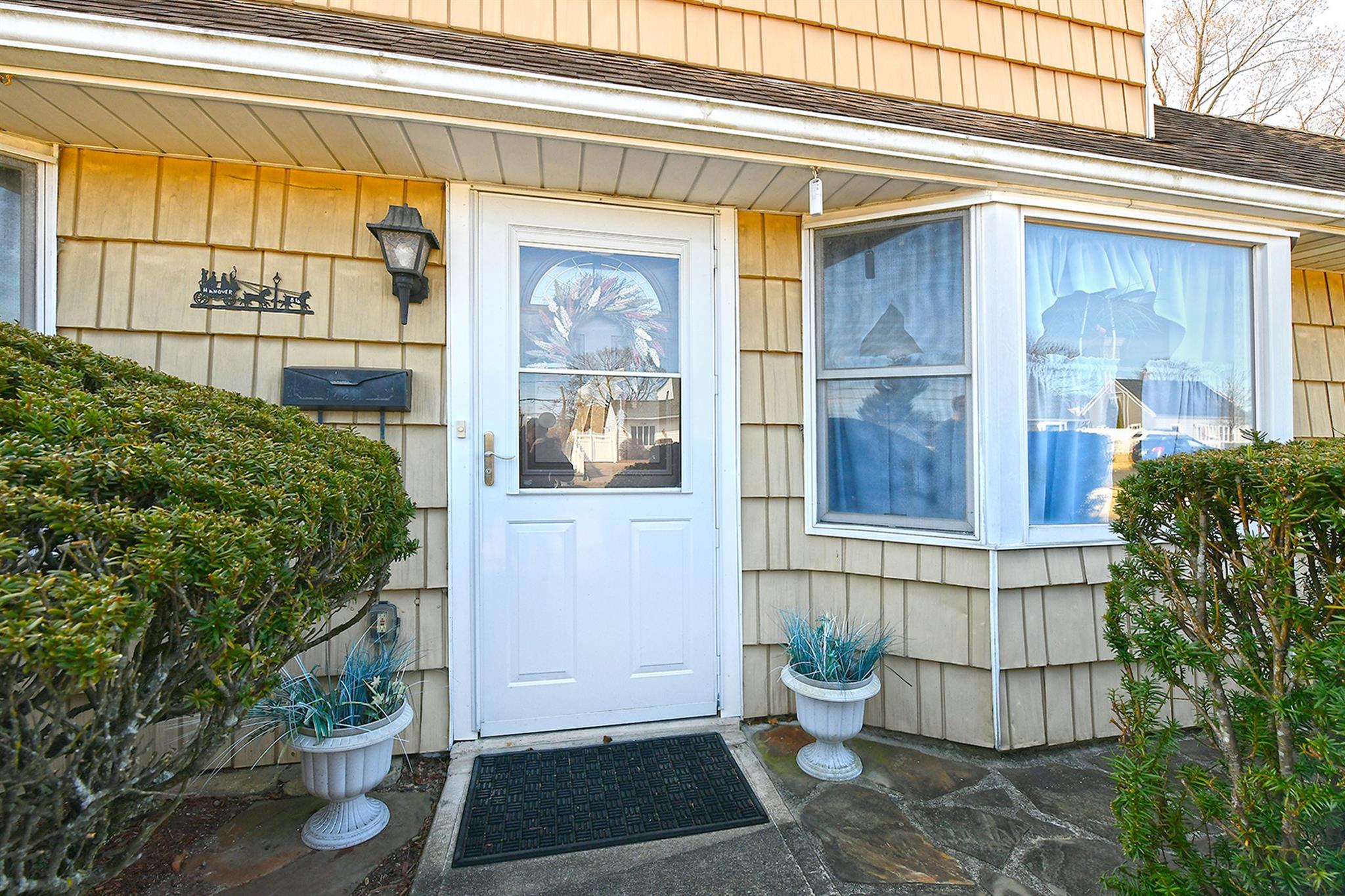 84 Knoll Lane, Levittown, New York image 4
