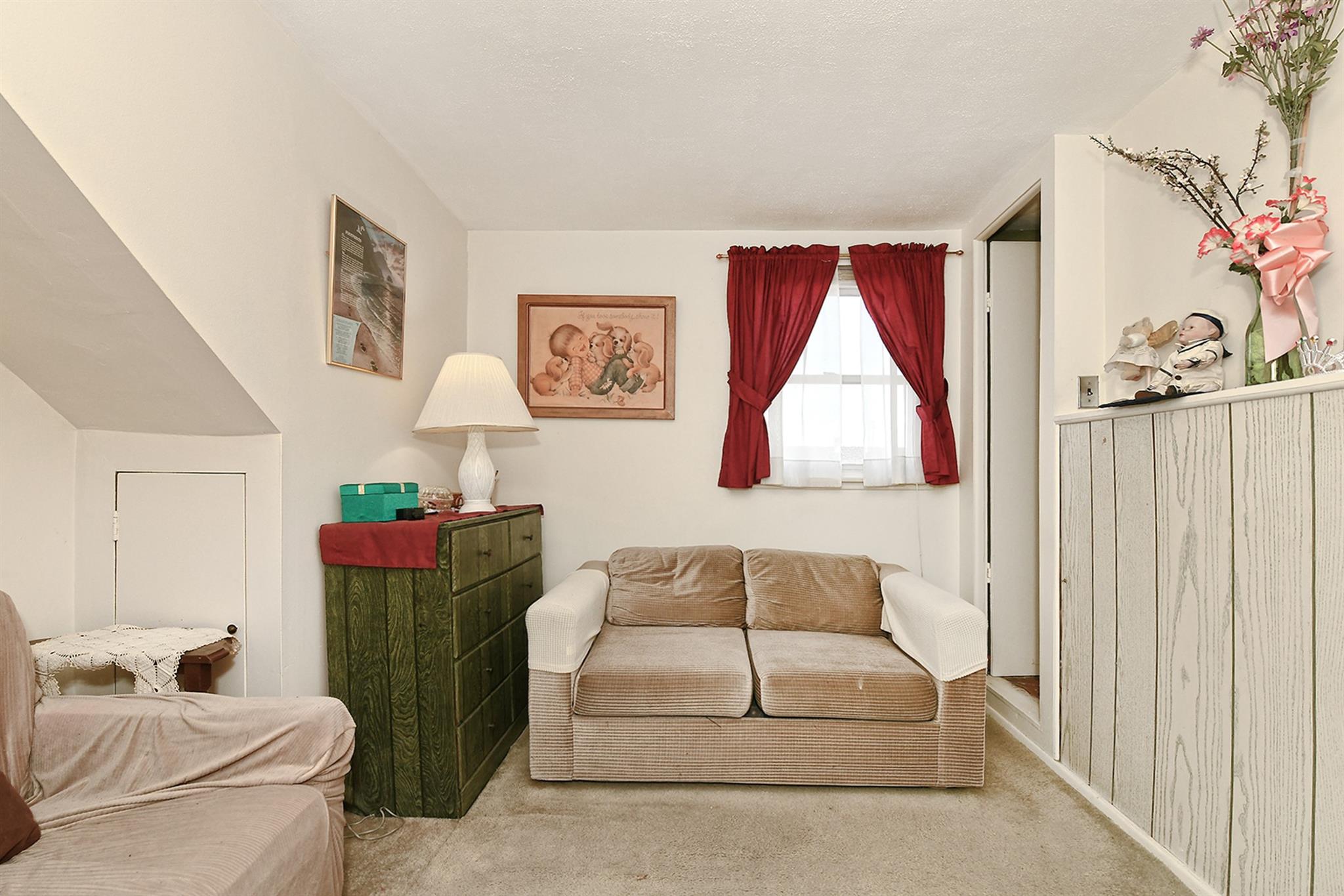 84 Knoll Lane, Levittown, New York image 17