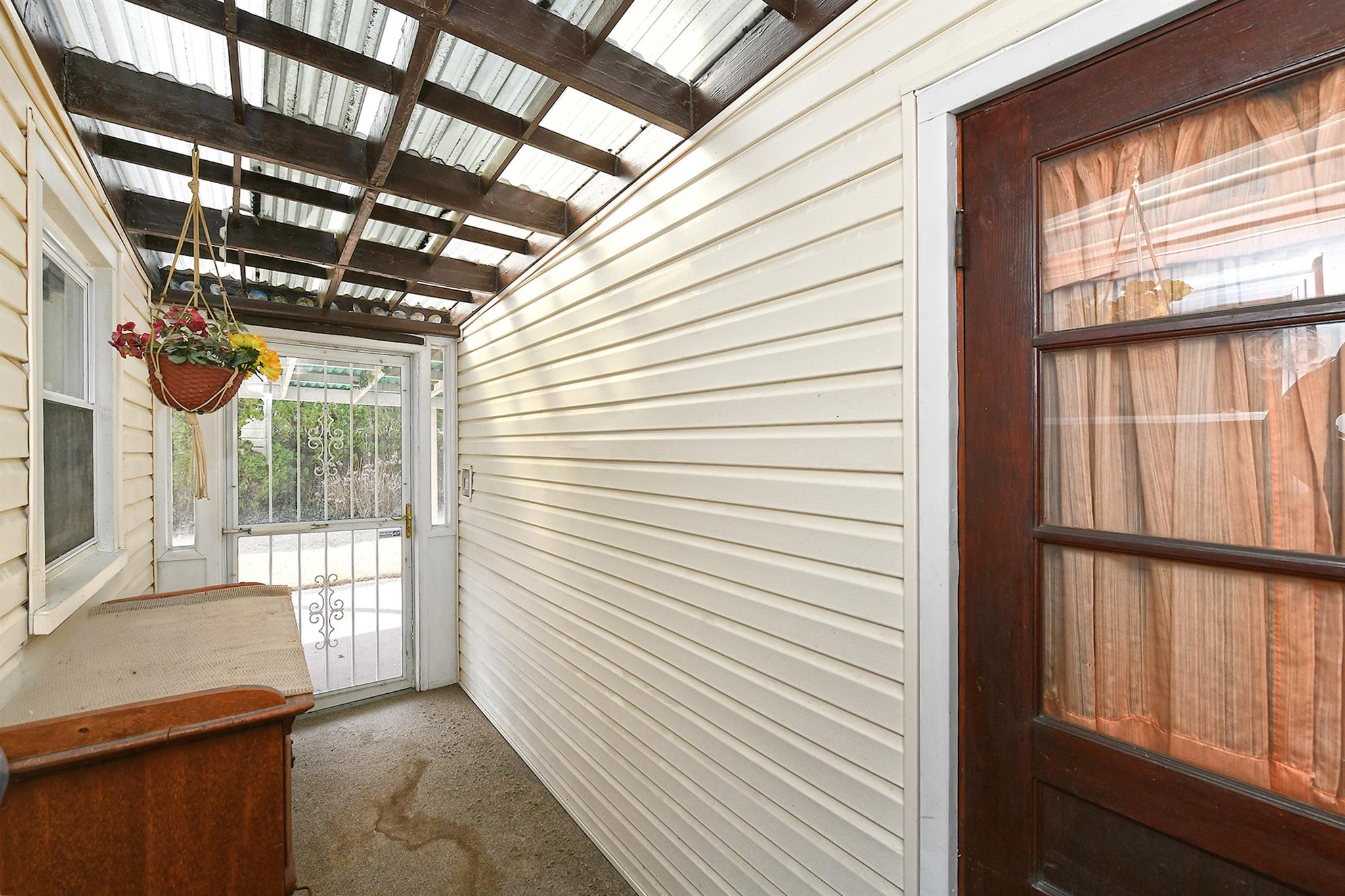 84 Knoll Lane, Levittown, New York image 18