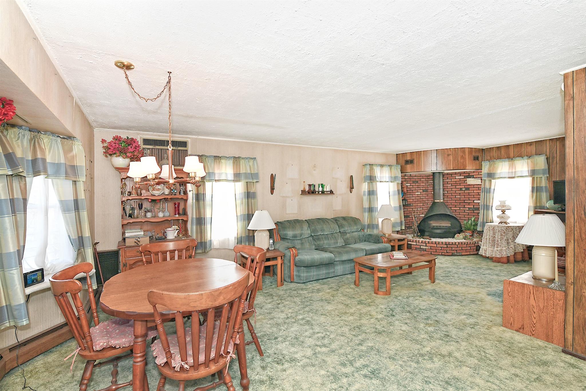84 Knoll Lane, Levittown, New York image 5