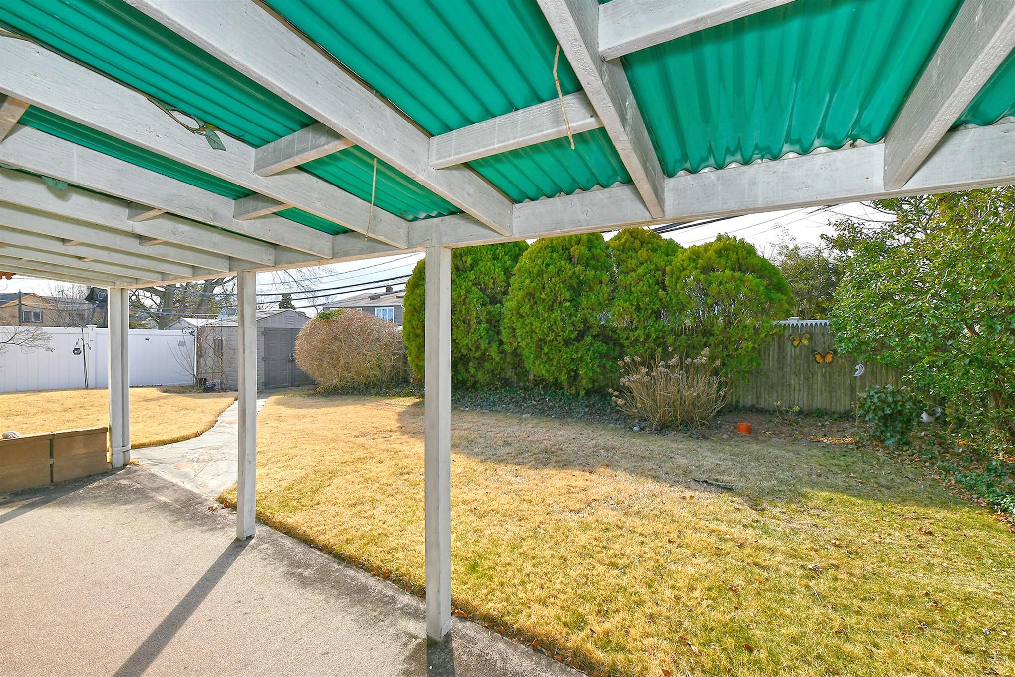 84 Knoll Lane, Levittown, New York image 19