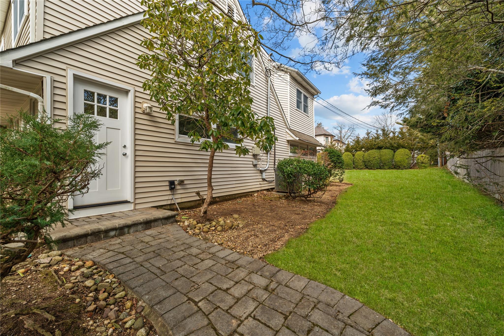 19 Strawberry Lane, Roslyn Heights, New York image 44