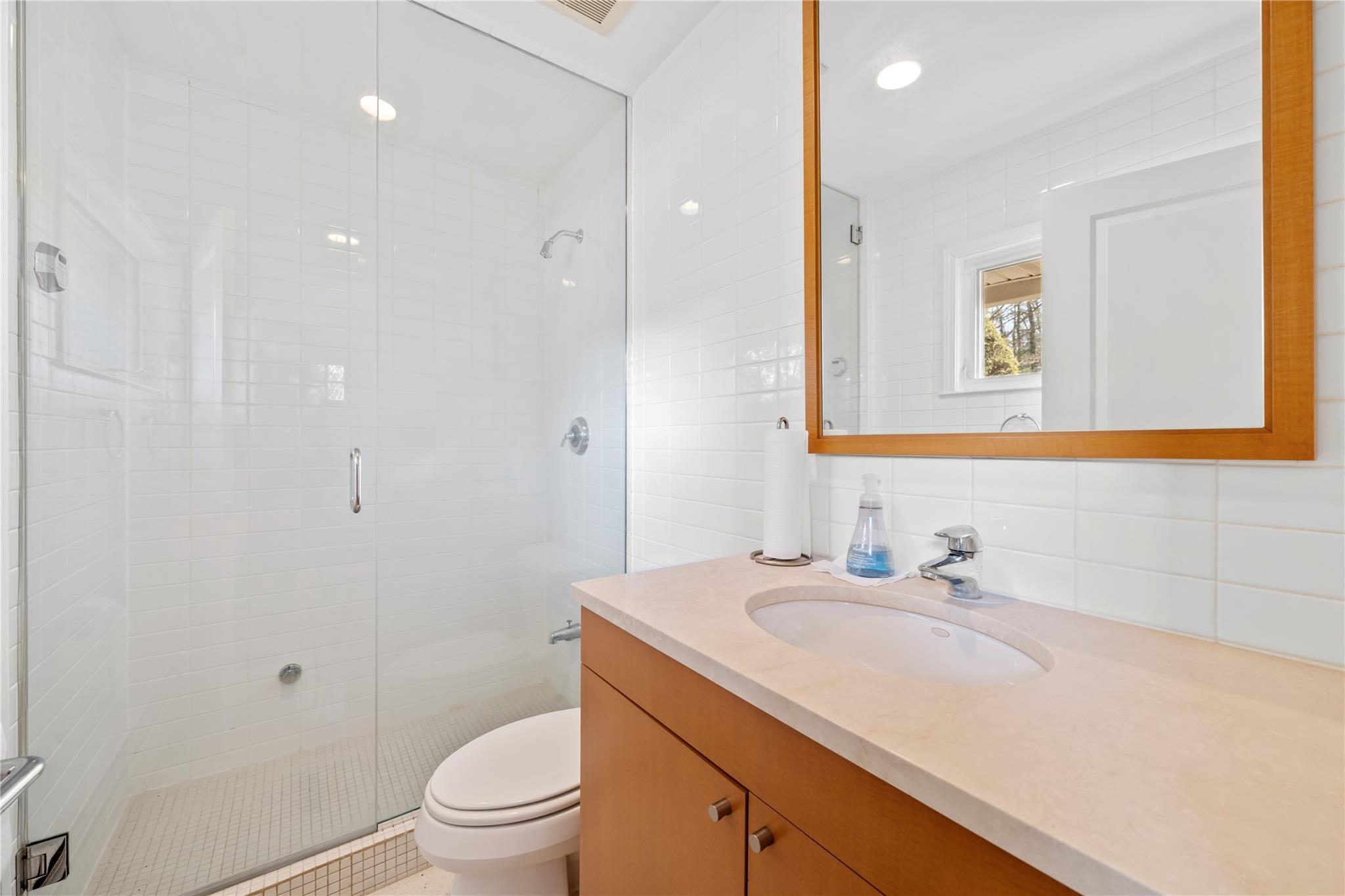 19 Strawberry Lane, Roslyn Heights, New York image 28