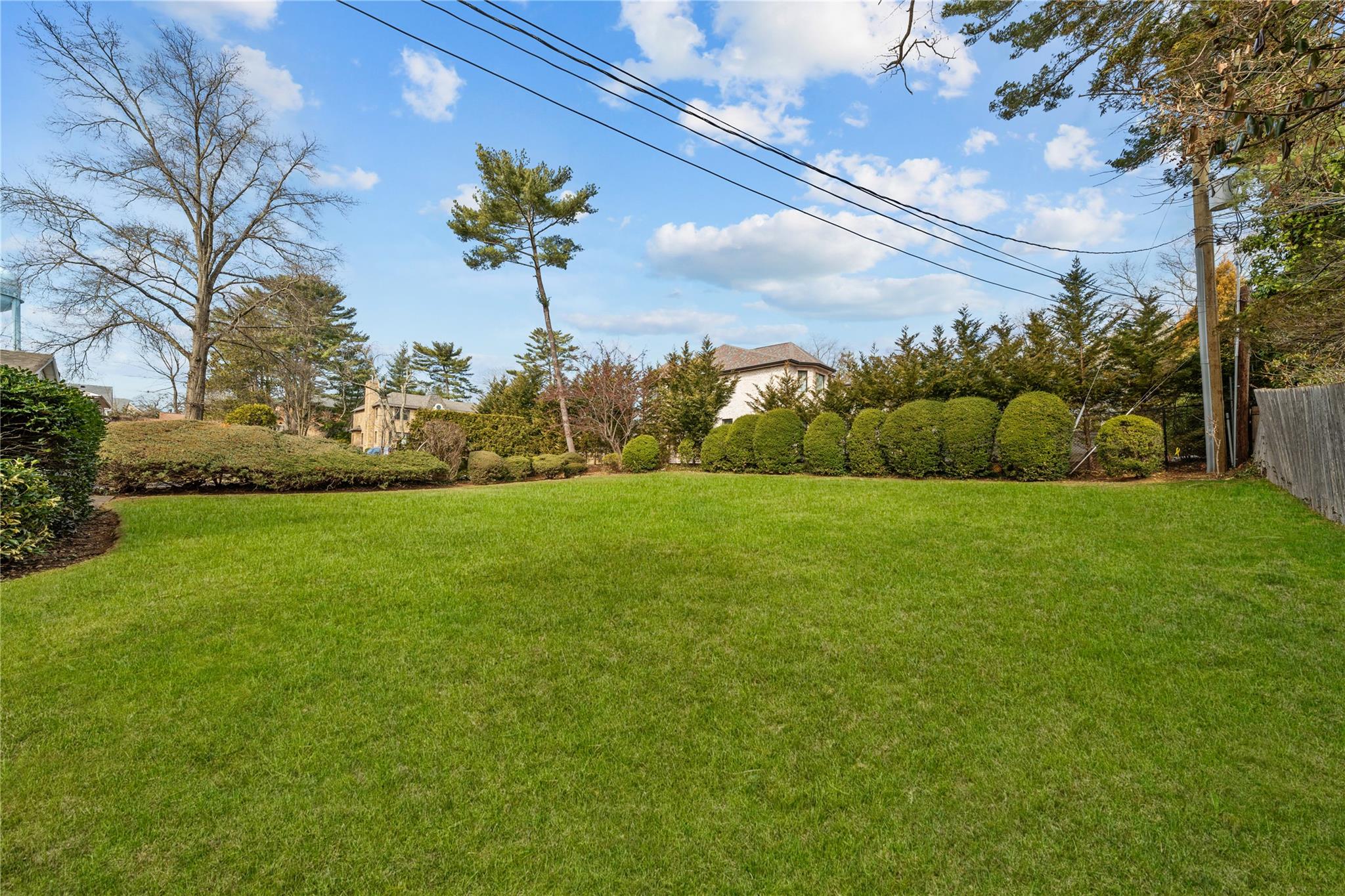 19 Strawberry Lane, Roslyn Heights, New York image 41