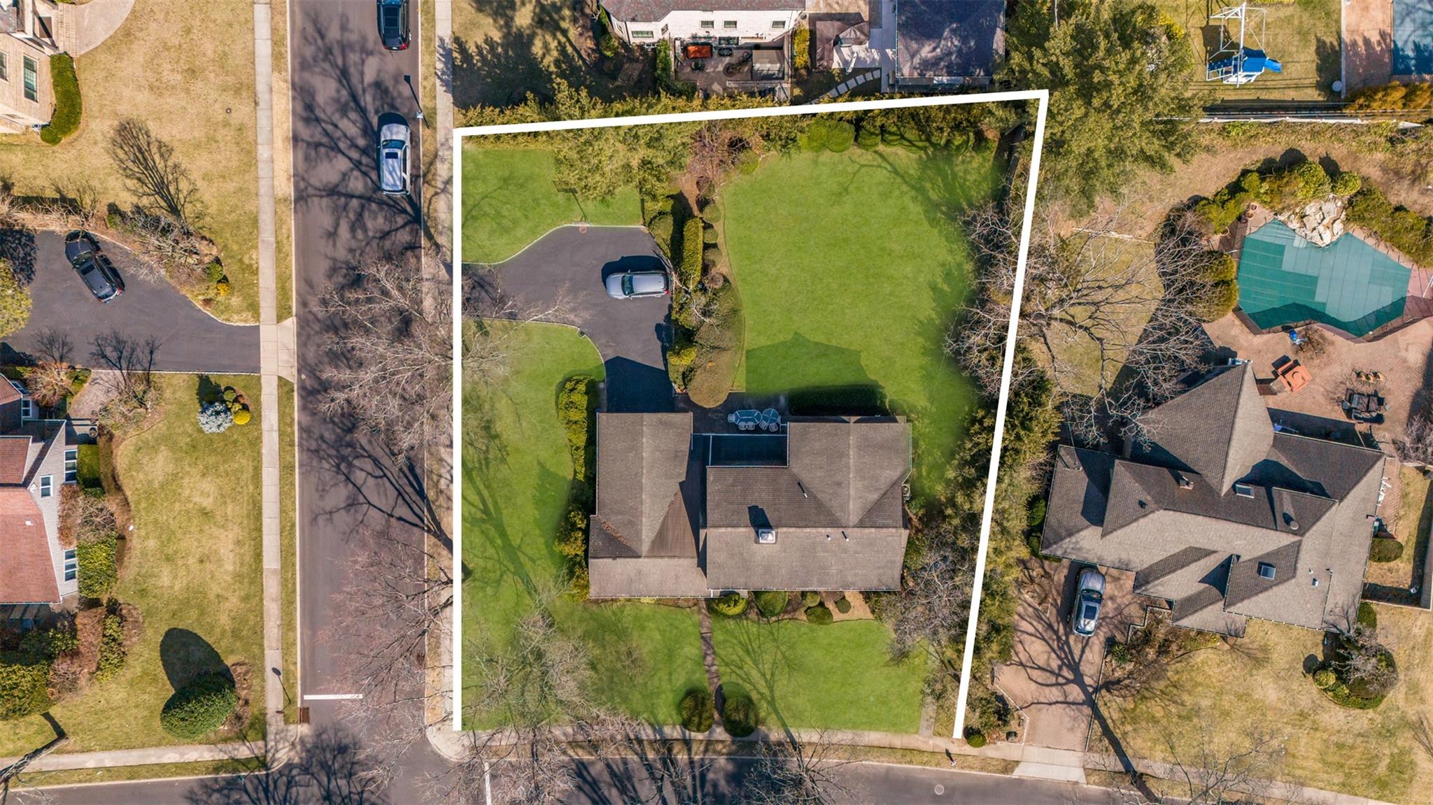 19 Strawberry Lane, Roslyn Heights, New York image 47
