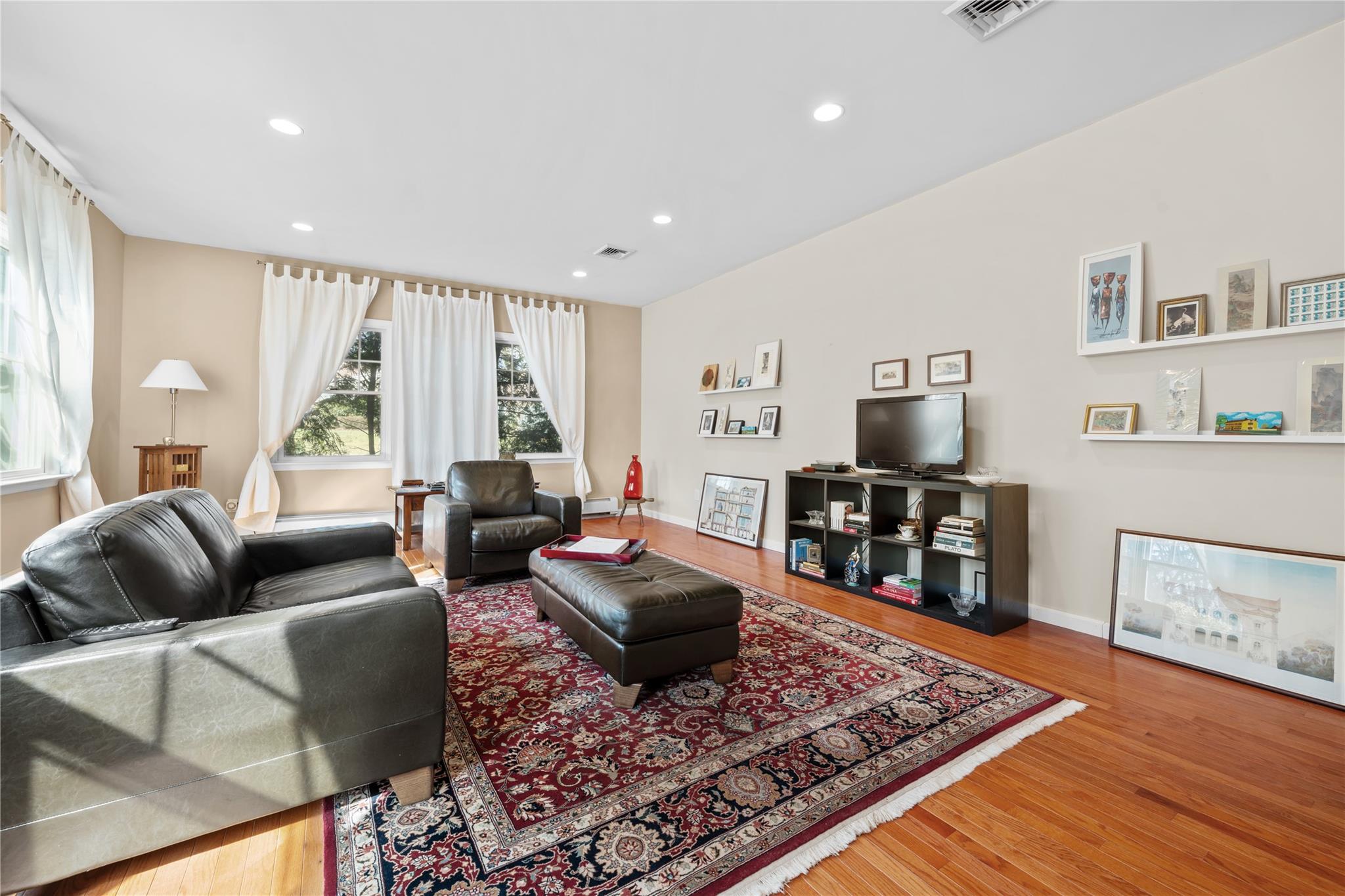 19 Strawberry Lane, Roslyn Heights, New York image 12