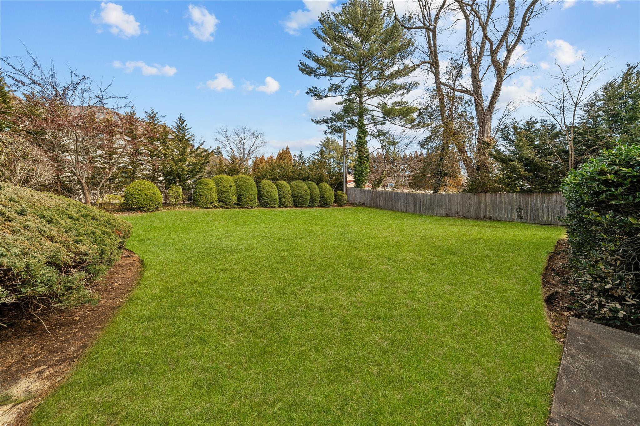 19 Strawberry Lane, Roslyn Heights, New York image 40