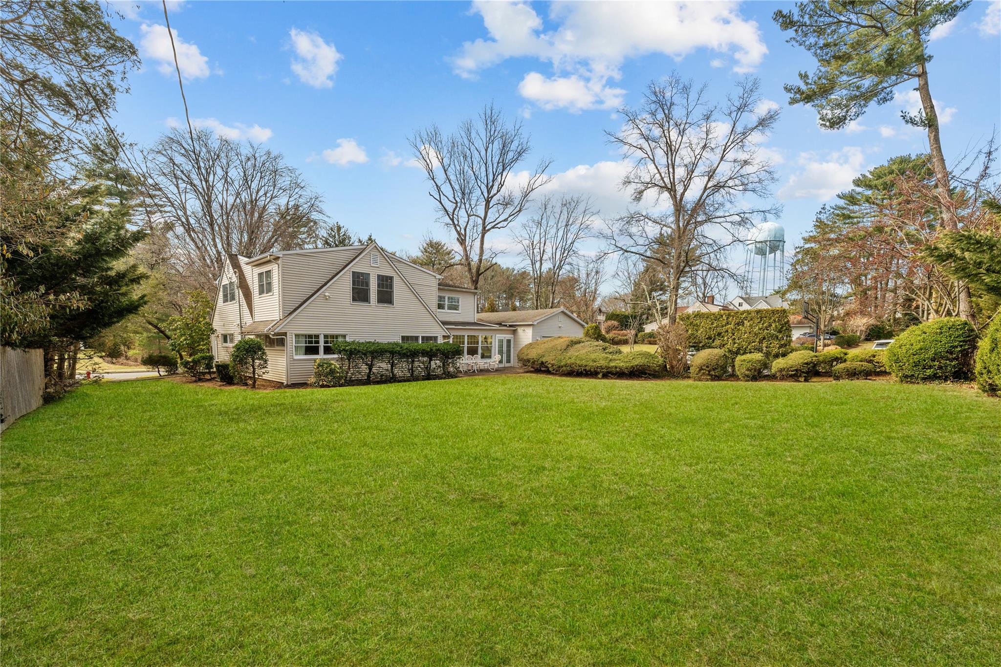 19 Strawberry Lane, Roslyn Heights, New York image 42