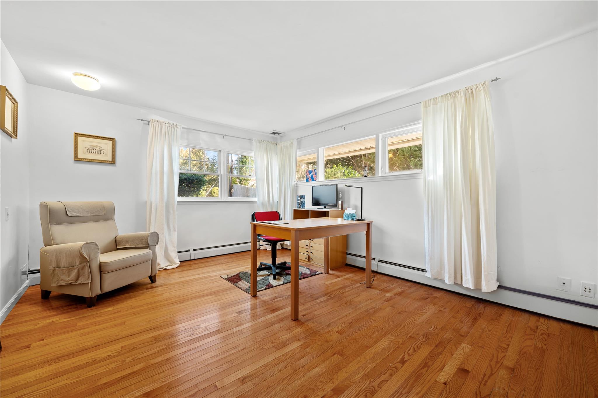 19 Strawberry Lane, Roslyn Heights, New York image 25