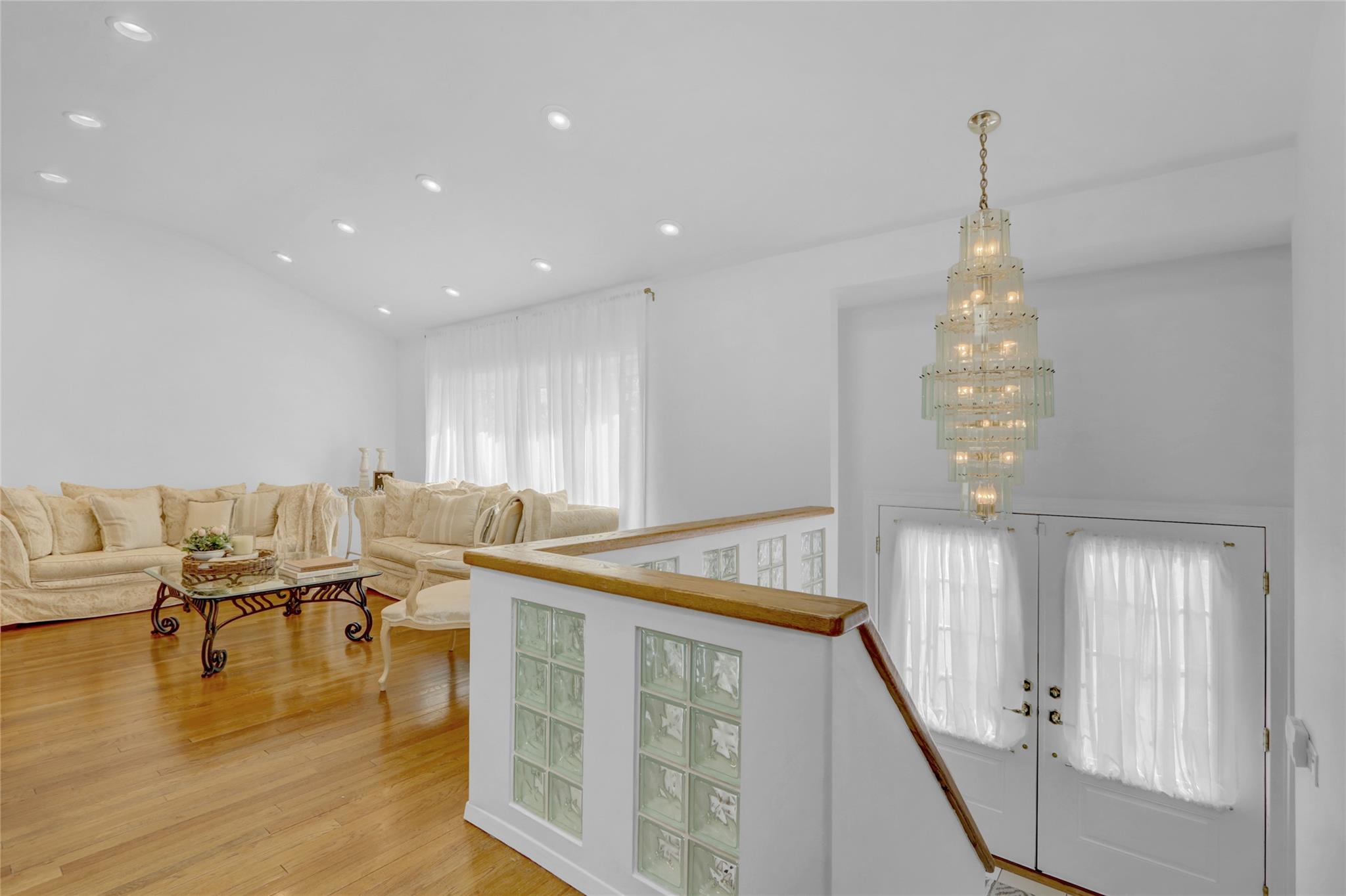 1673 North Gate, Merrick, New York image 3
