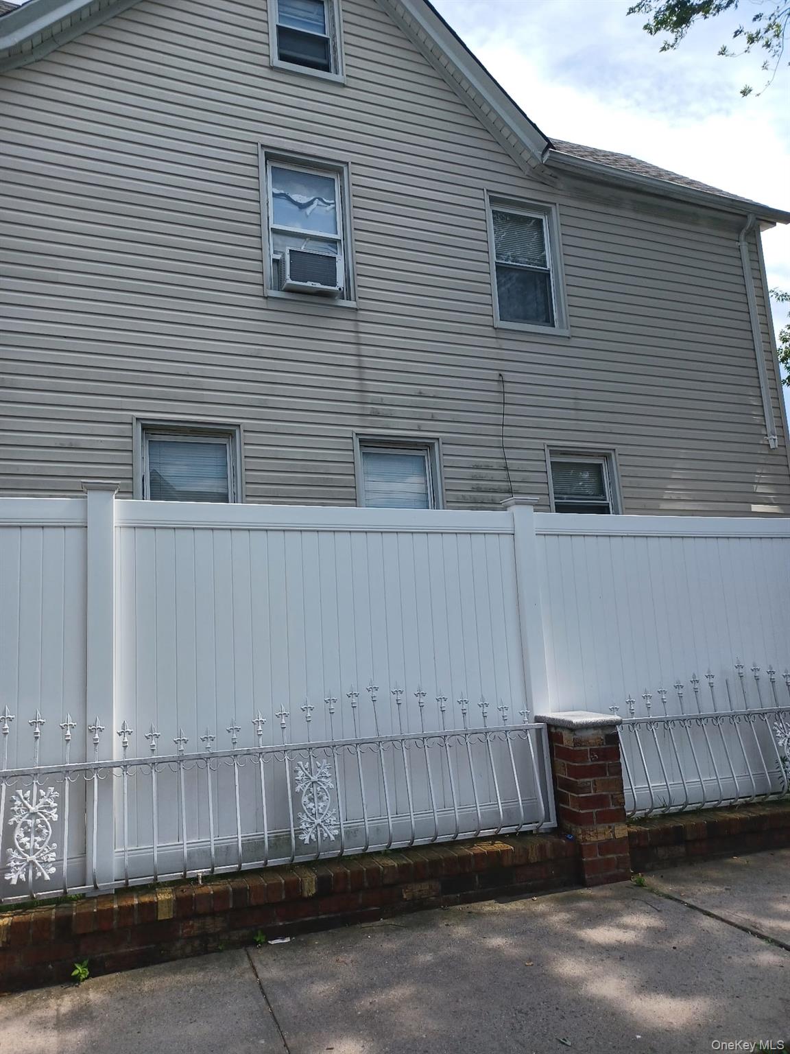90-02 202nd Street - Photo 4