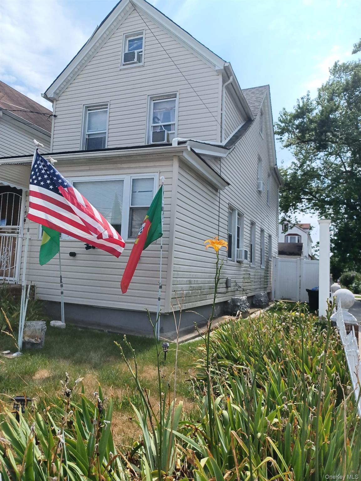 90-02 202nd Street - Photo 2