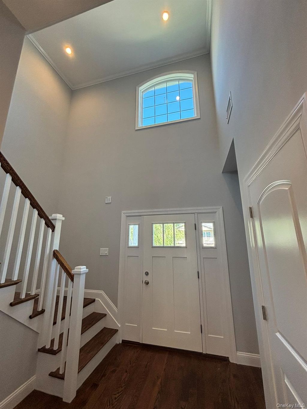 Photo of 3 Garfield Place, Lindenhurst, NY 11757 (MLS # 904890)