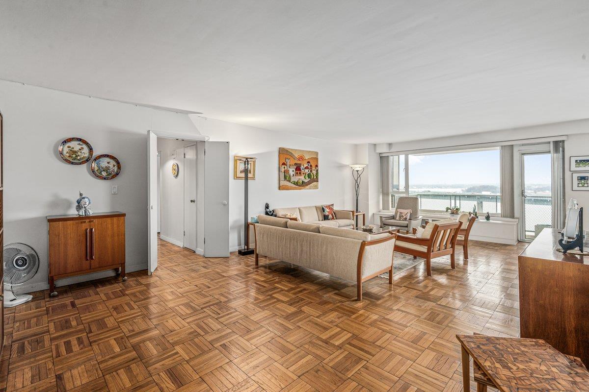 166-25 Powells Cove Boulevard #16M, Beechhurst, New York image 5