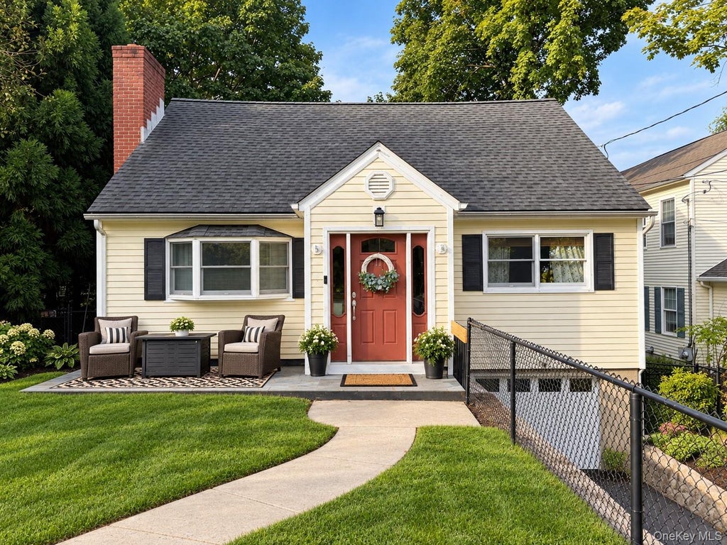Photo of 11 Emerson Avenue, Croton-on-Hudson, NY 10520 (MLS # 1050272)