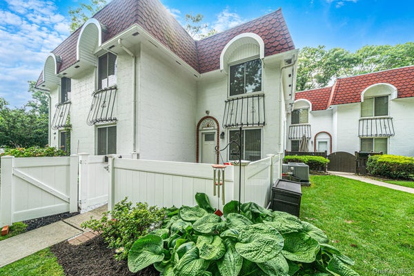 401 BIRCHWOOD RD, MEDFORD, NY 11763 - Image beda6a2a7cfdc1ba3a41ff1c094d96f8/2710931909