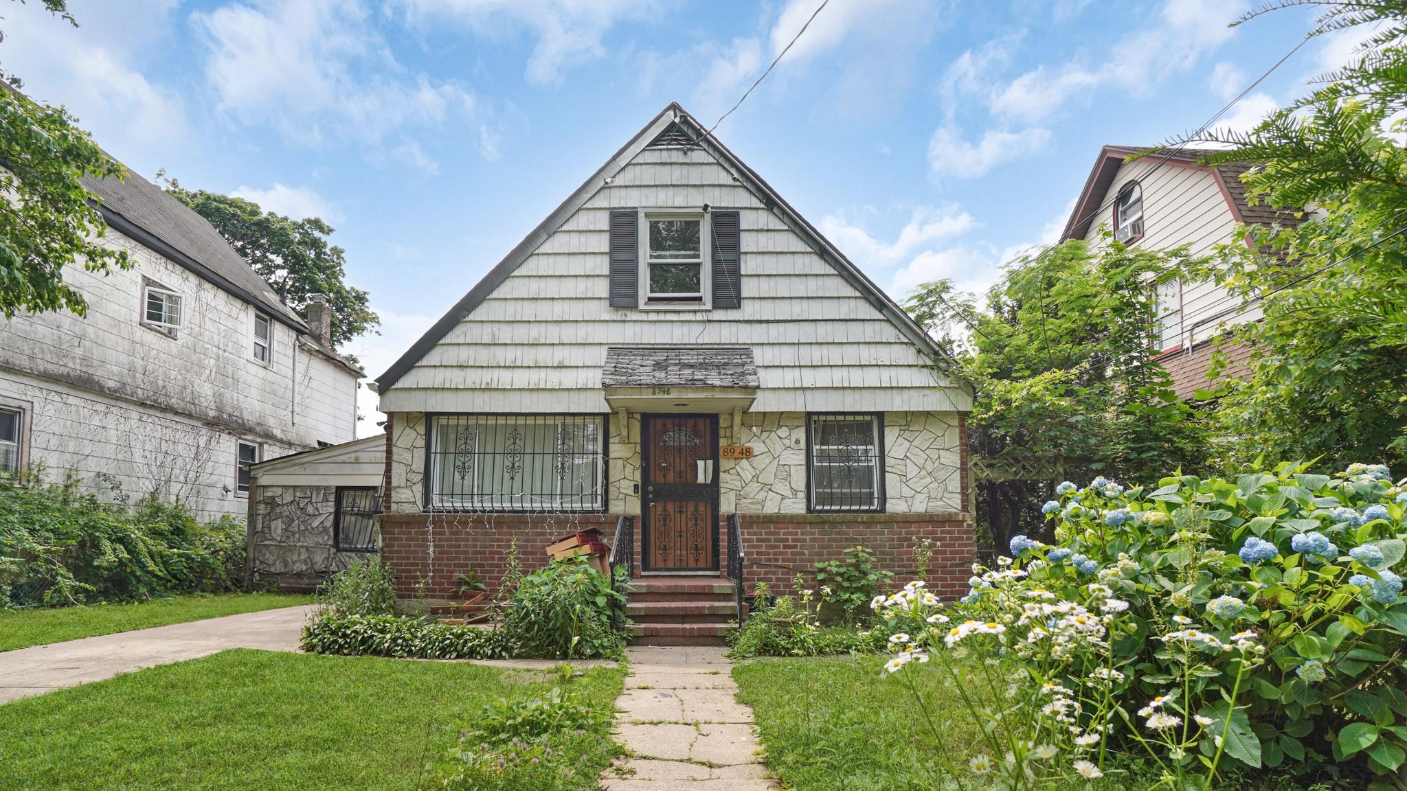 Property for Sale at 196th Street, Jamaica, Queens, NY - Bedrooms: 4 
Bathrooms: 3 
Rooms: 12  - $1,225,000