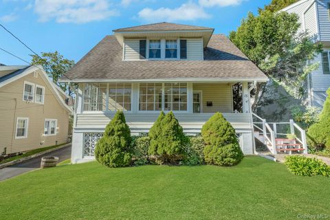 Photo of 15 Jackson Avenue, White Plains, NY 10606 (MLS # 926181)