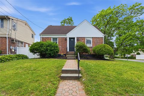 Homes For Sale - 646 Macon Place<br/> Uniondale, NY 11553
