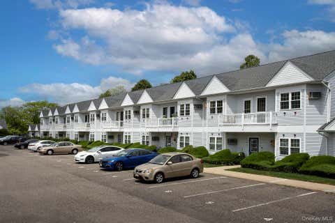 Apartment For Rent - 30 Bay Point Court #22<br/> West Babylon, NY 11704
