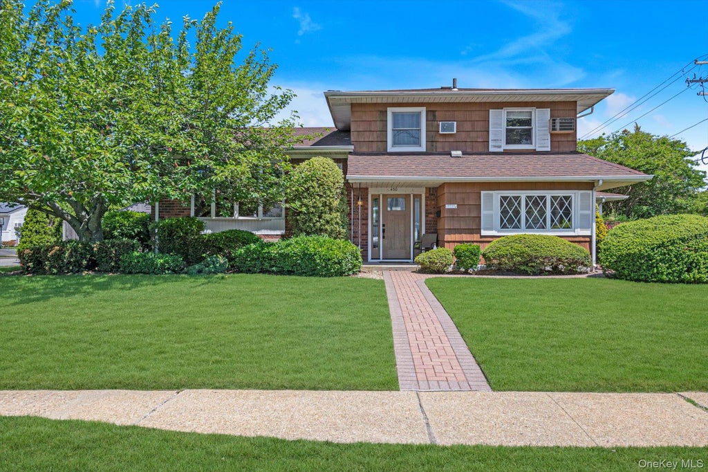 Photo of 430 Violet Street, Massapequa Park, NY 11762 (MLS # 1063004)