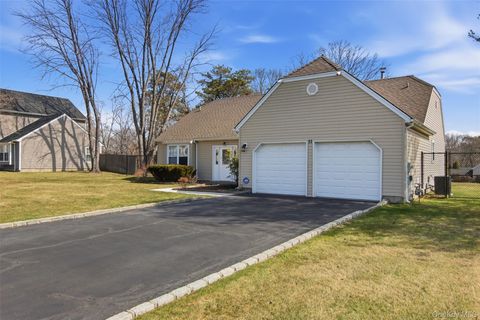 11 Royal Drive Coram NY 11727