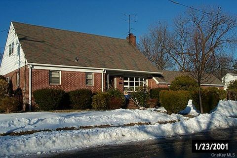 16 Frankel Road Massapequa NY 11758