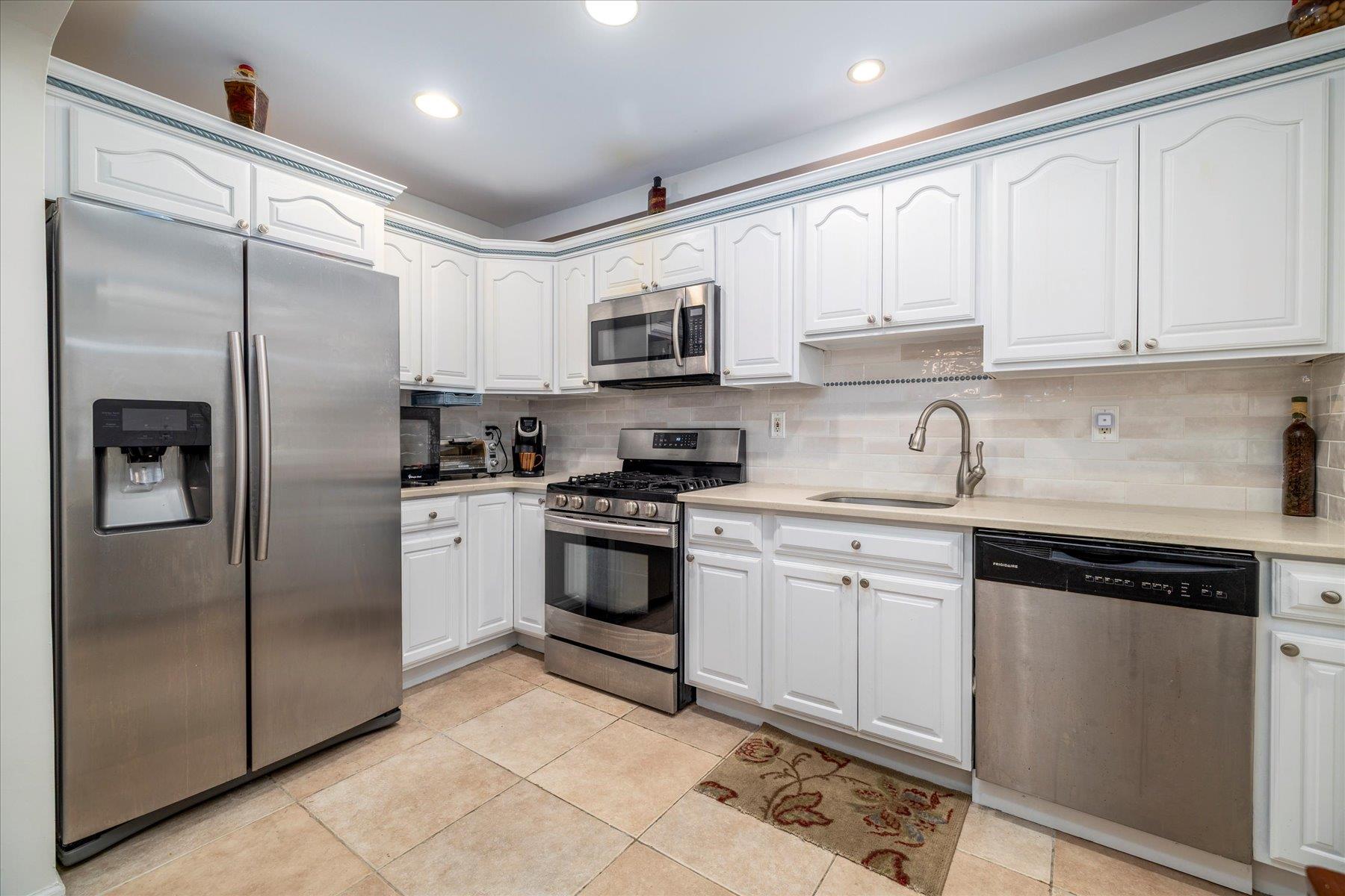 19 Croyden Street, New Hyde Park, New York image 10