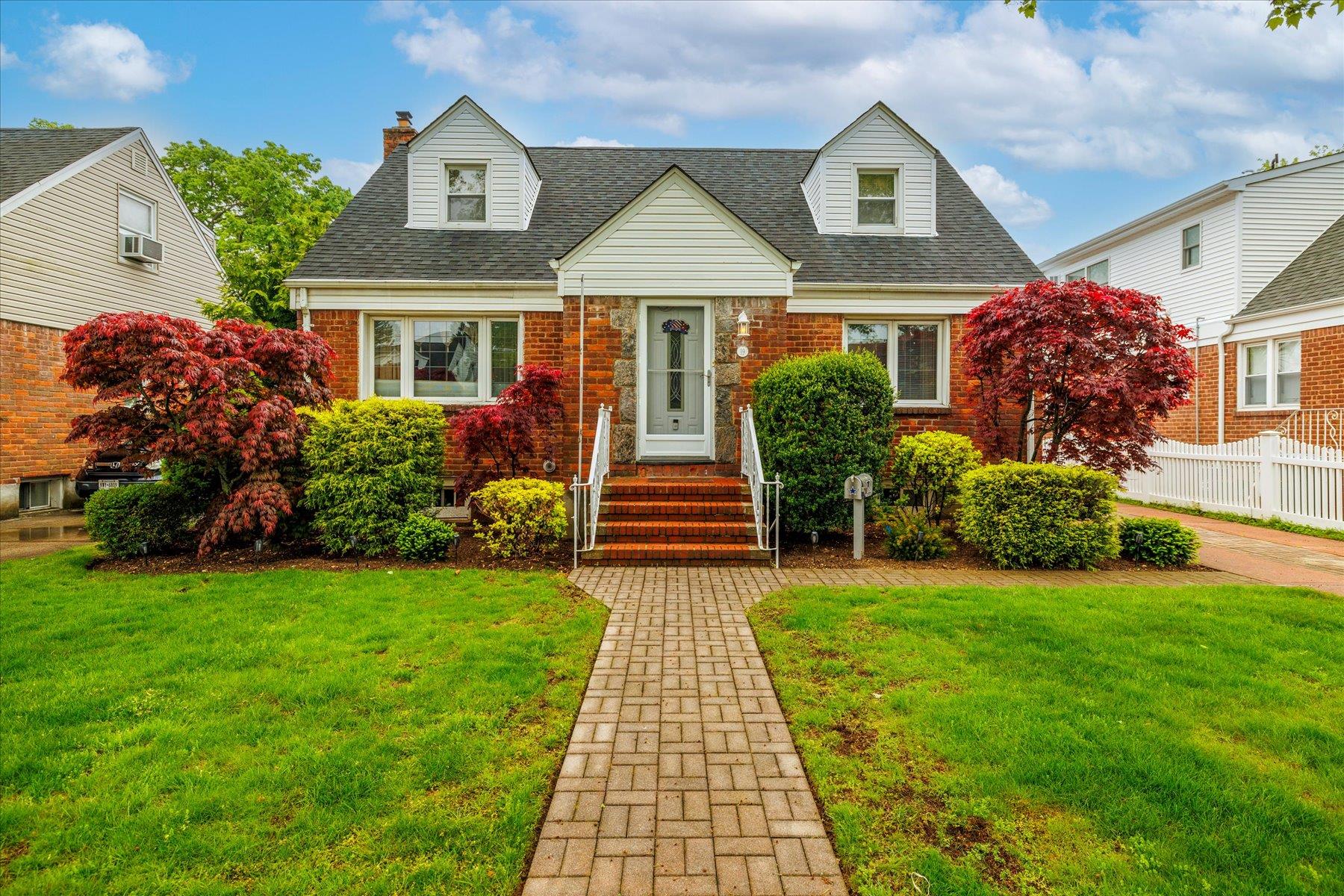 19 Croyden Street, New Hyde Park, New York image 1