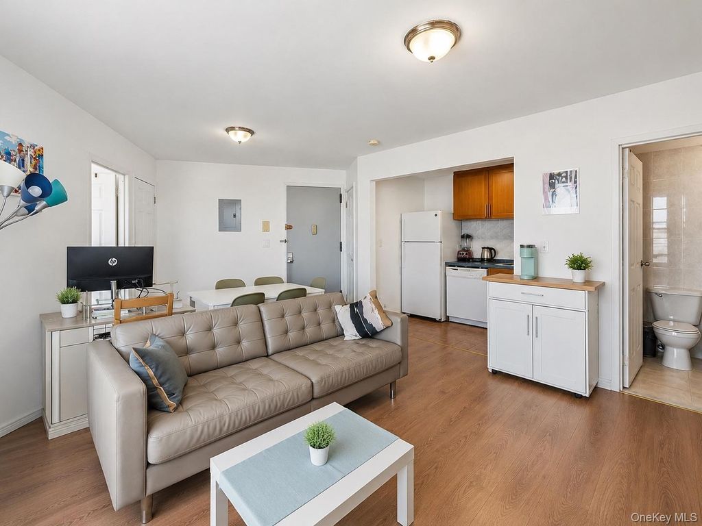 Photo of 81-15 Queens bouleva 7C Blvd, Elmhurst, NY 11373 (MLS # 997067)