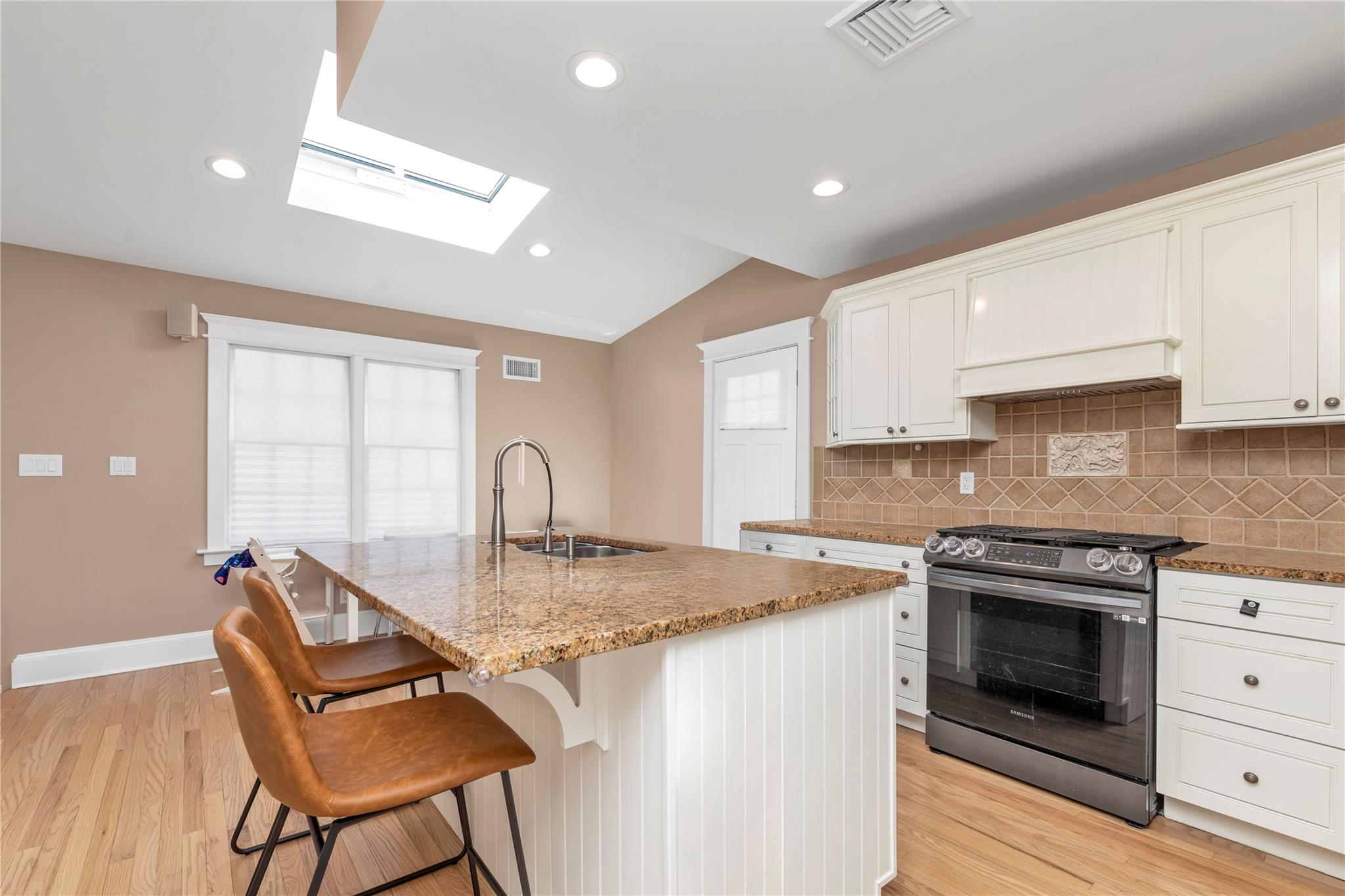 4 Oak Ridge Lane, Albertson, New York image 5