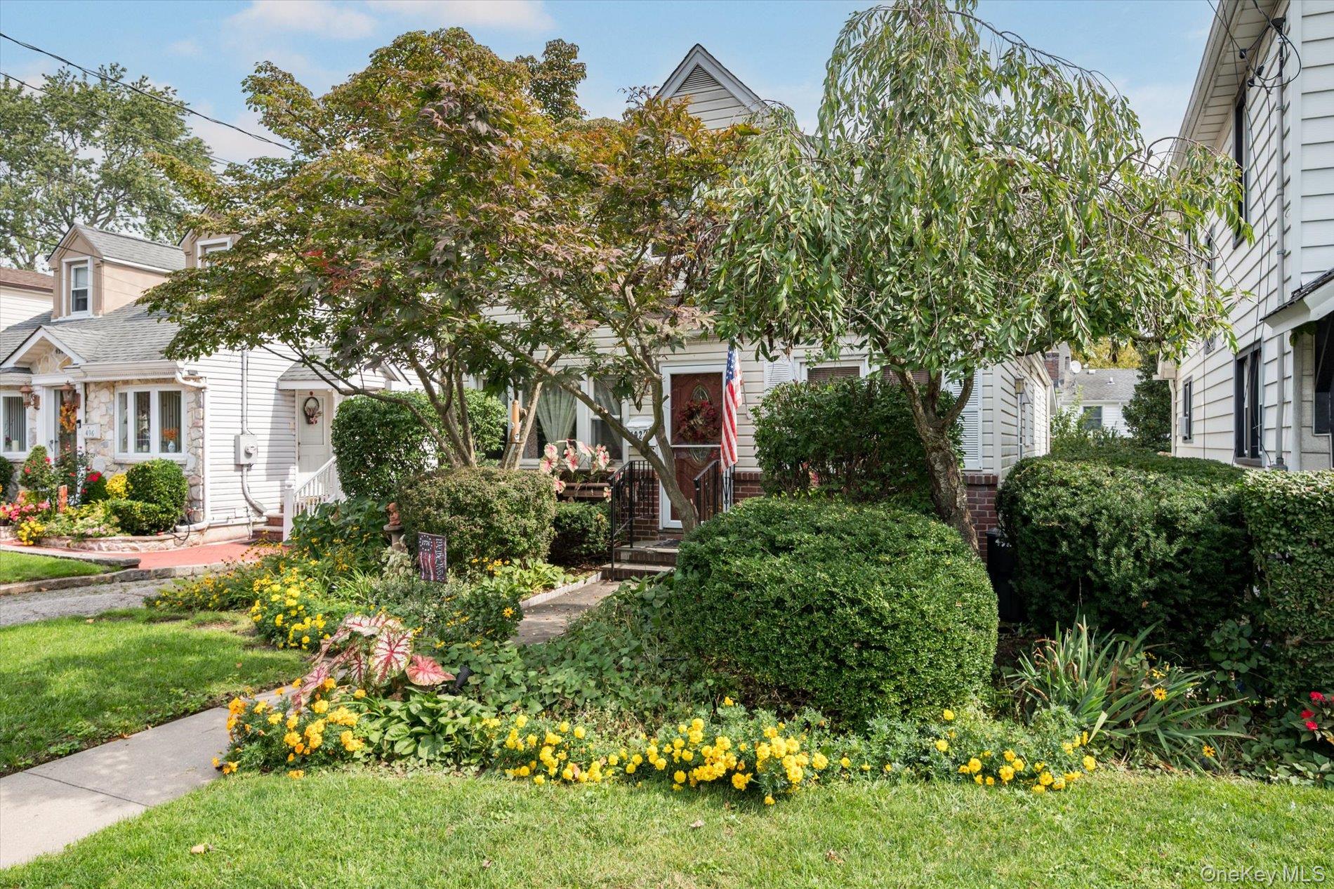 492 Nassau Boulevard