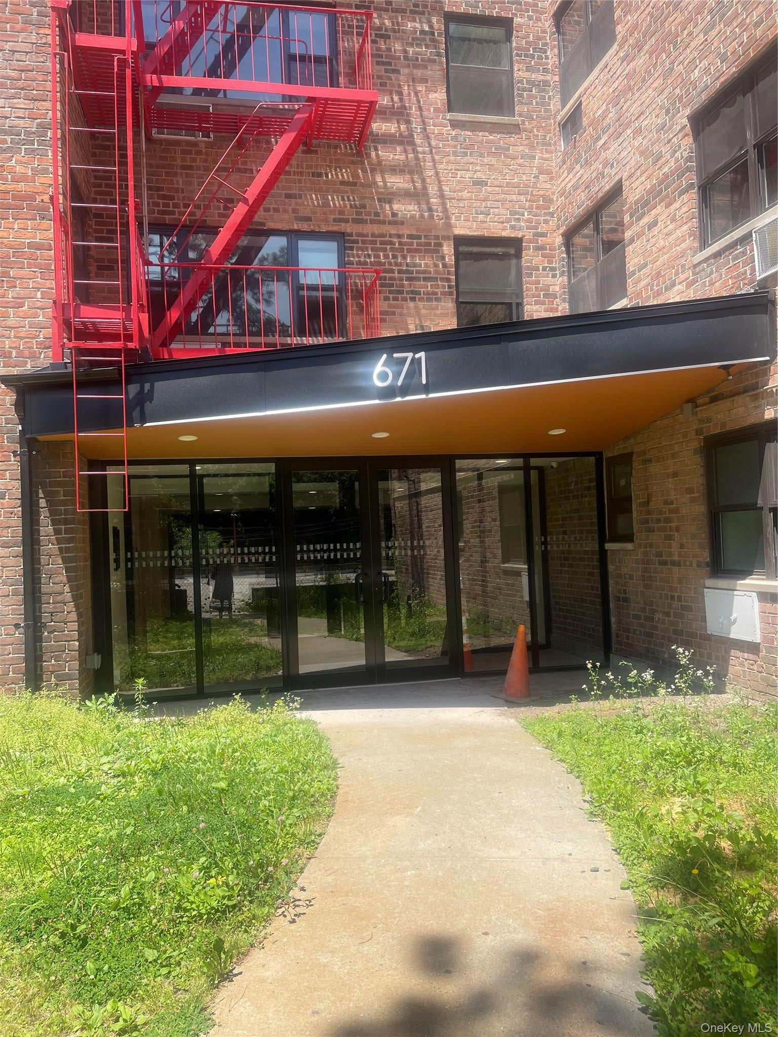 671 Bronx River Road #4G, Yonkers NY 10704