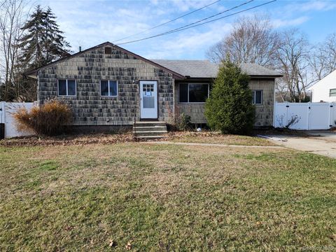 Photo of 48 Lumur Drive, Sayville, NY 11782 (MLS # 940861)